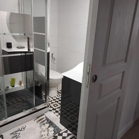 아파트 Rez-de-chaussee Privatif Spacieux 3* D'une Centre *